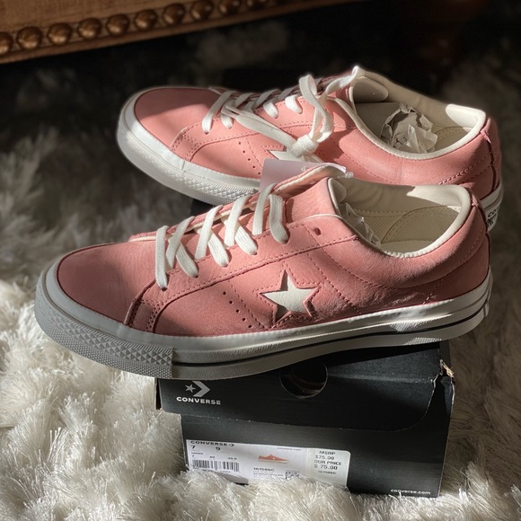 Rose colored suede sneaker - Picture 3 of 3